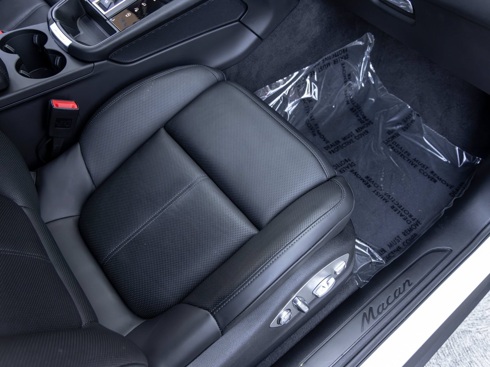 Certified 2026 Porsche Macan AWD/4WD image 53