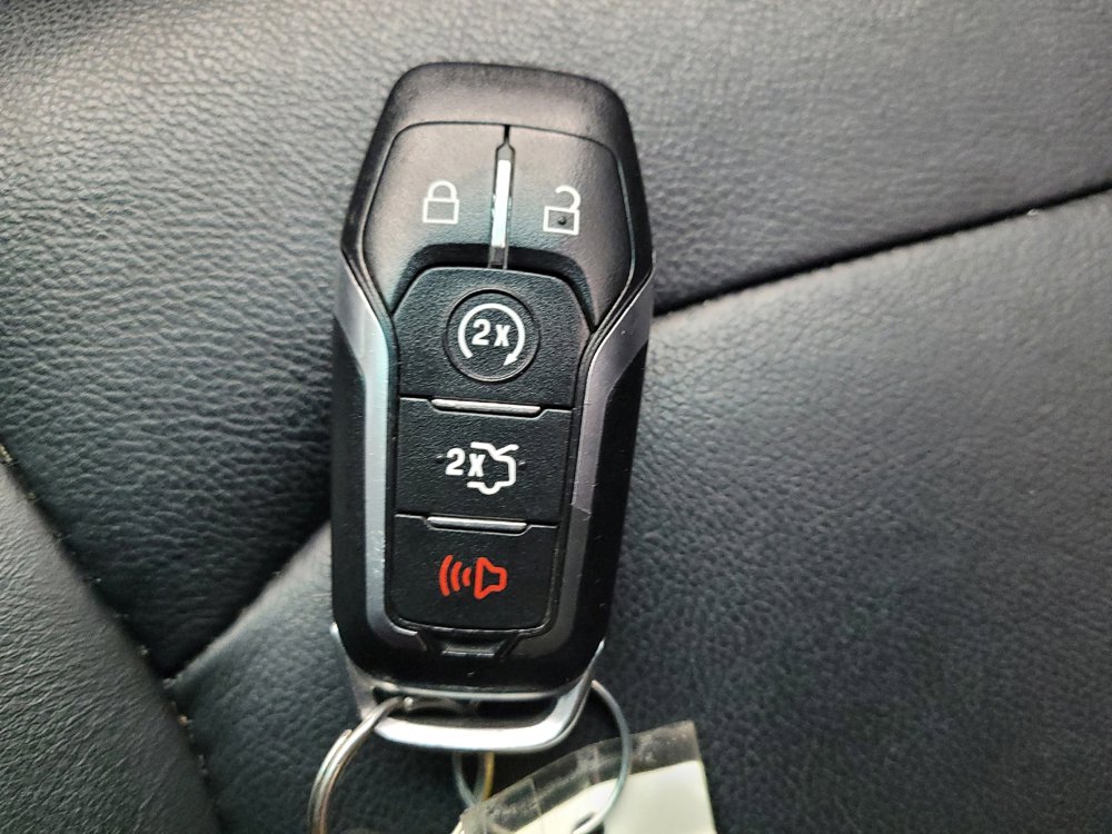 Used 2016 Ford Explorer XLT w/ Equipment Group 202A AWD/4WD image 32