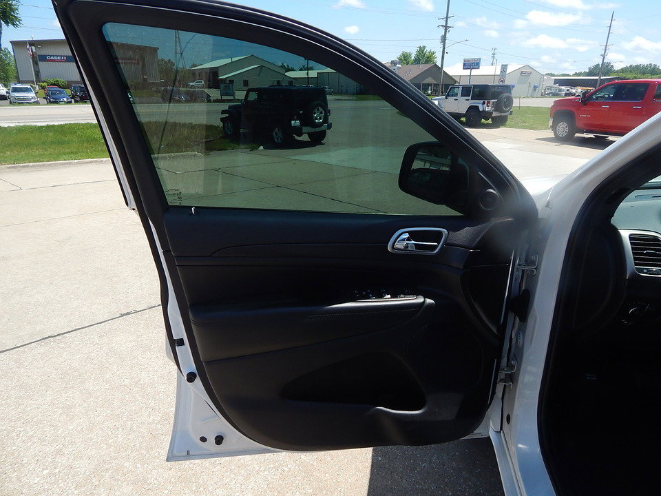 Used 2018 Jeep Grand Cherokee Altitude image 9