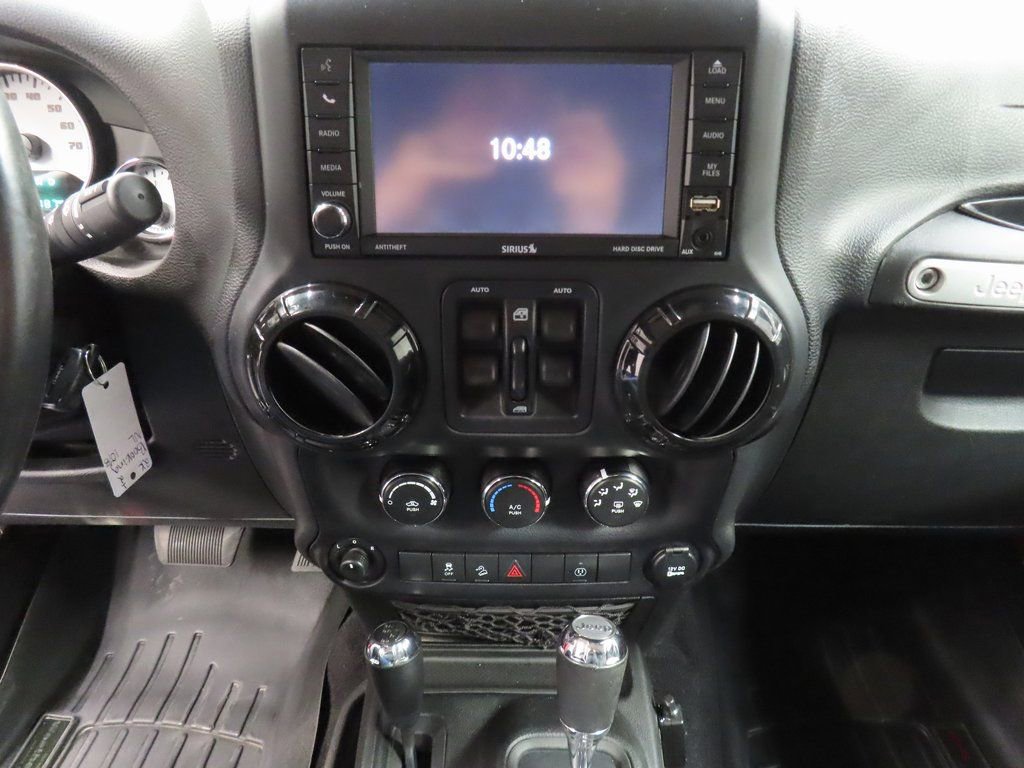 Used 2017 Jeep Wrangler Unlimited Sahara w/ Connectivity Group image 14