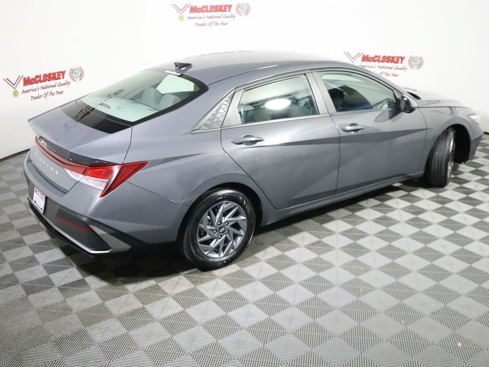 Used 2024 Hyundai Elantra SEL FWD image 4