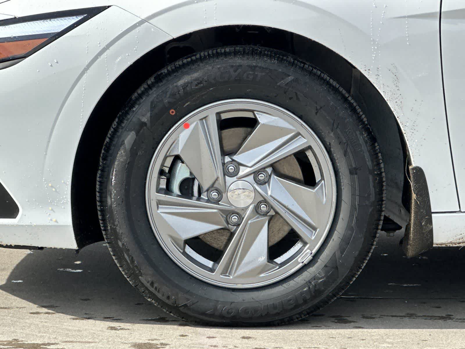 New 2026 Hyundai Elantra SE FWD image 24