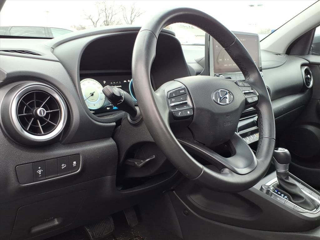 Certified 2022 Hyundai Kona Limited w/ Cargo Package image 26