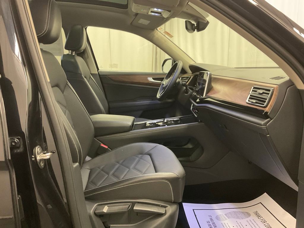 Used 2024 Volkswagen Atlas SE image 27