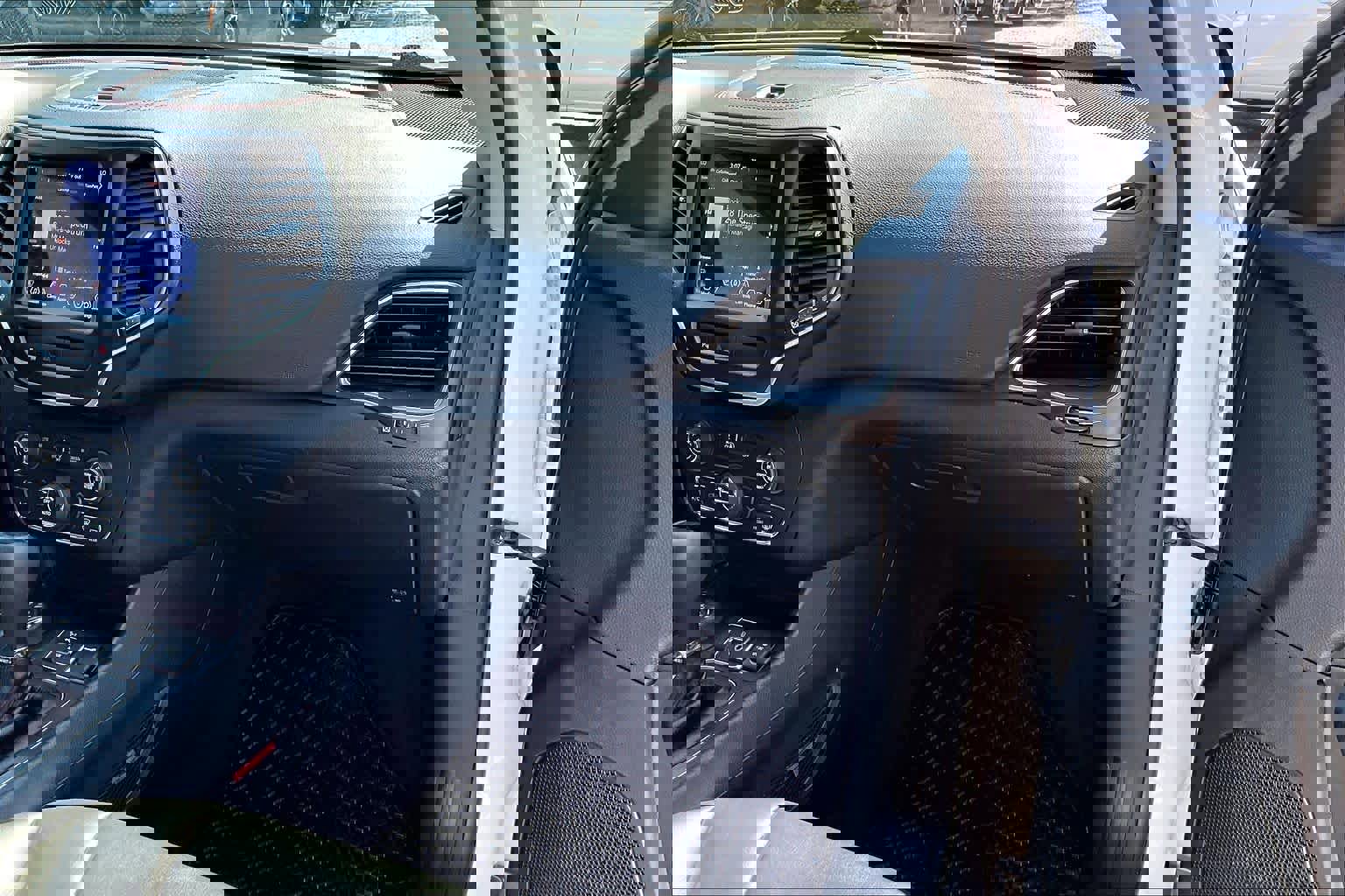 Used 2020 Jeep Cherokee Trailhawk w/ Cold Weather Group image 19