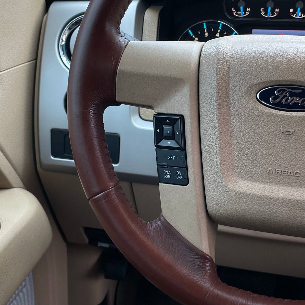 Used 2014 Ford F150 King Ranch w/ King Ranch Luxury Package RWD image 13