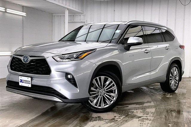Used 2021 Toyota Highlander Platinum image 2