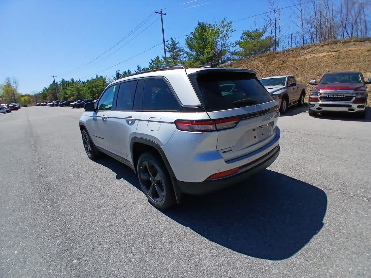 New 2026 Jeep Grand Cherokee Limited w/ Limited Altitude Package AWD/4WD image 6
