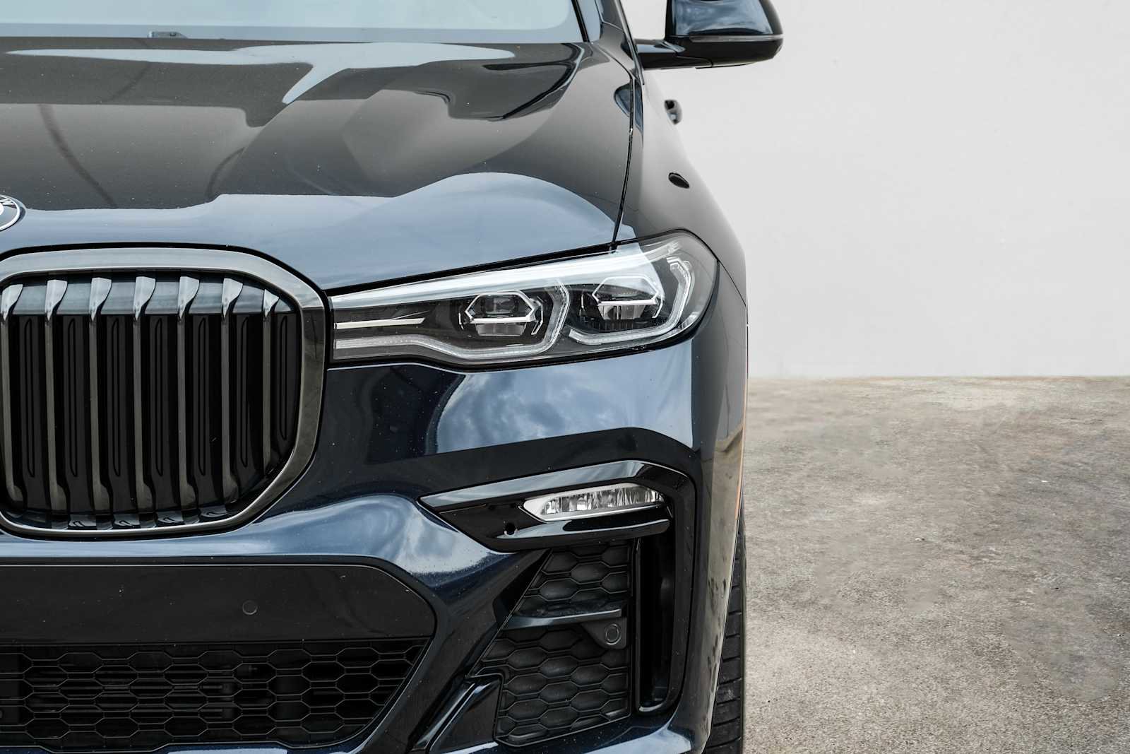 Used 2022 BMW X7 xDrive40i w/ M Sport Package image 51