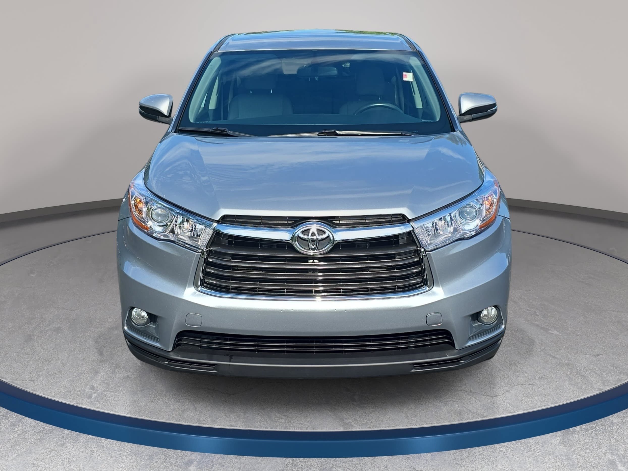 Used 2015 Toyota Highlander Plus FWD image 2
