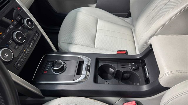 Used 2019 Land Rover Discovery Sport HSE image 31