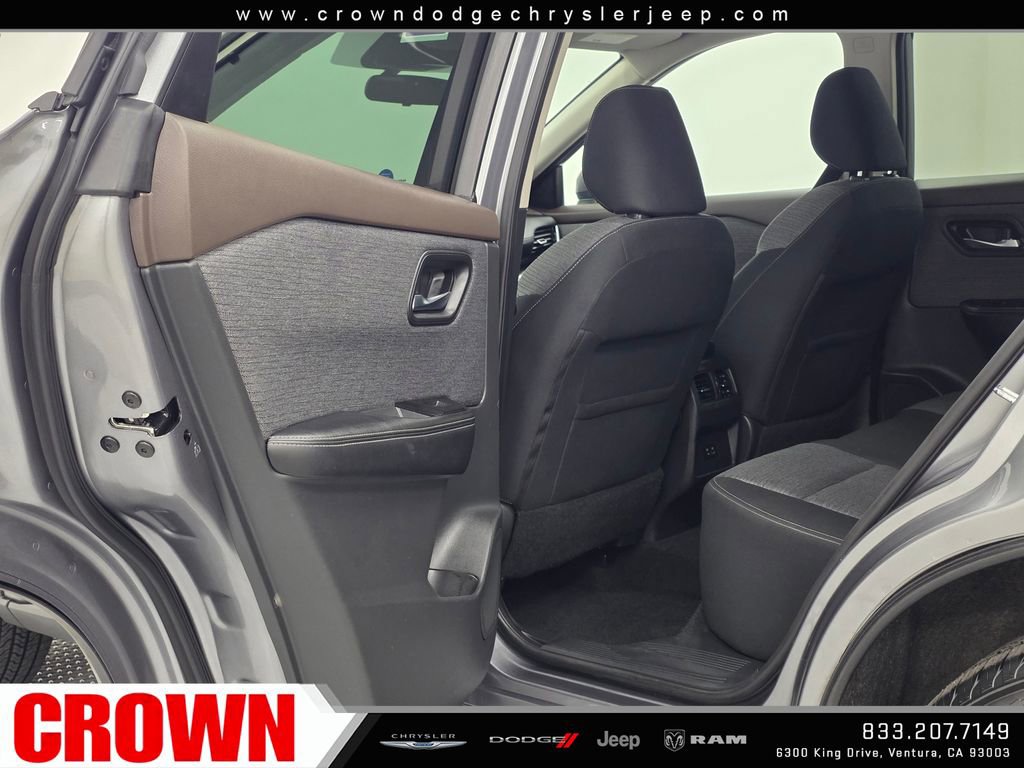 Used 2021 Nissan Rogue SV AWD/4WD image 16
