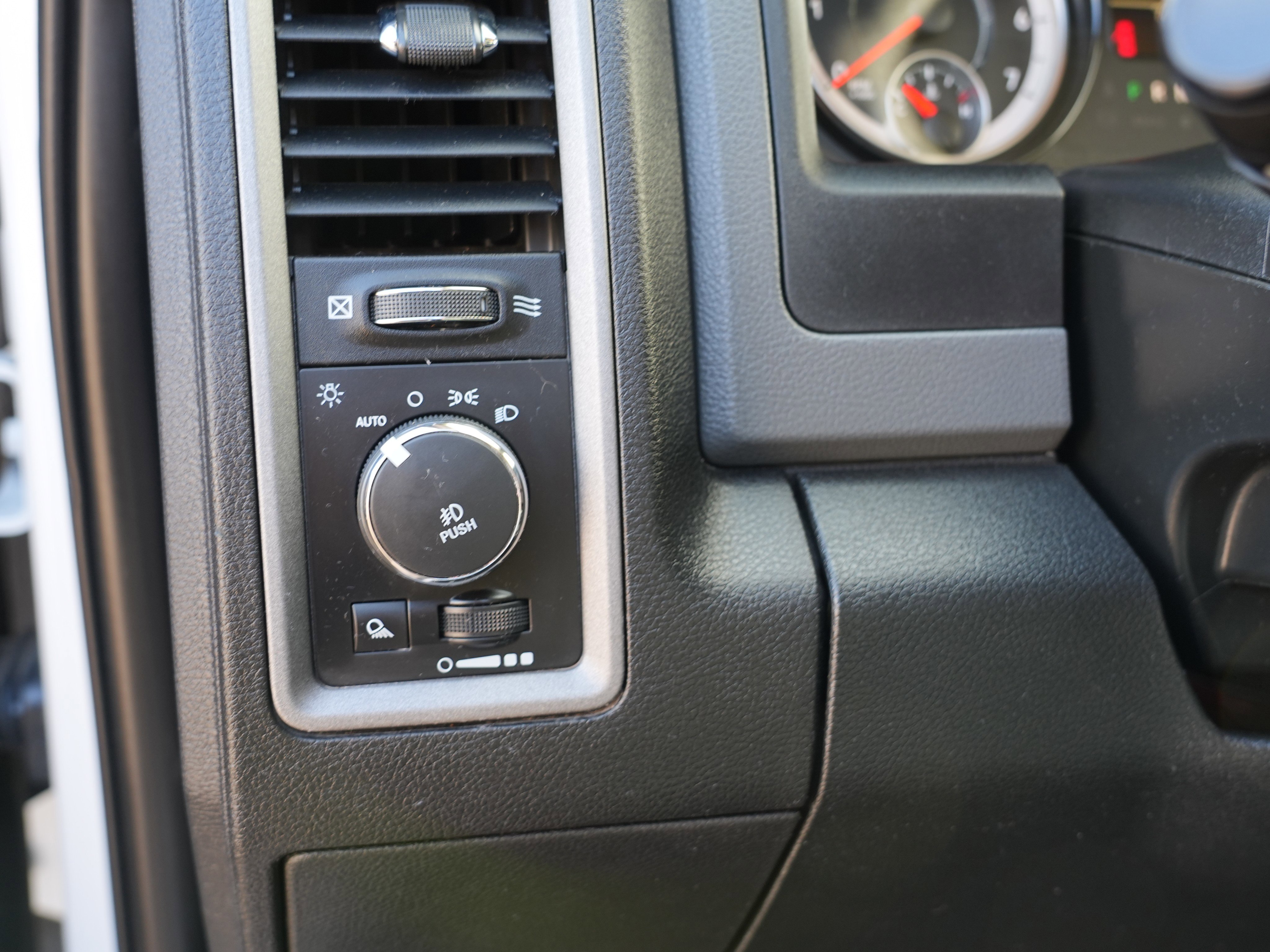 Used 2017 RAM 1500 Express image 18