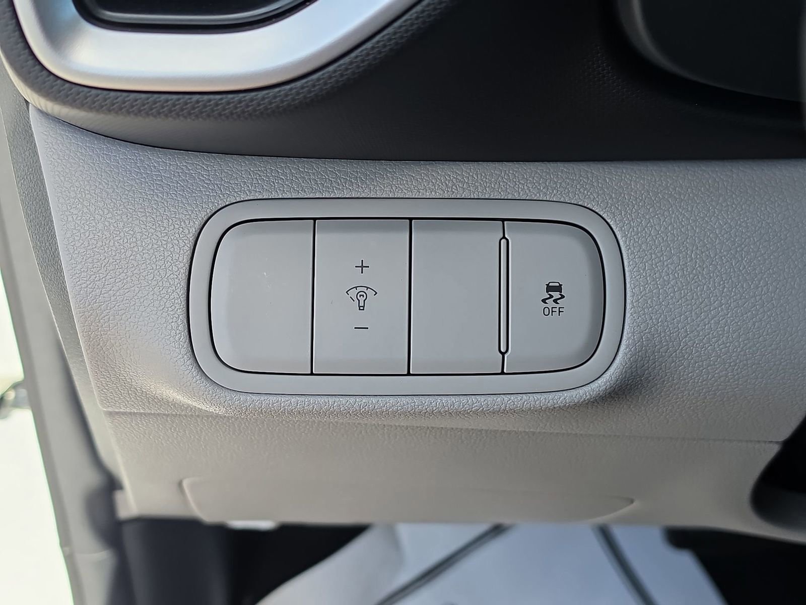 Used 2023 Hyundai Venue SEL image 28