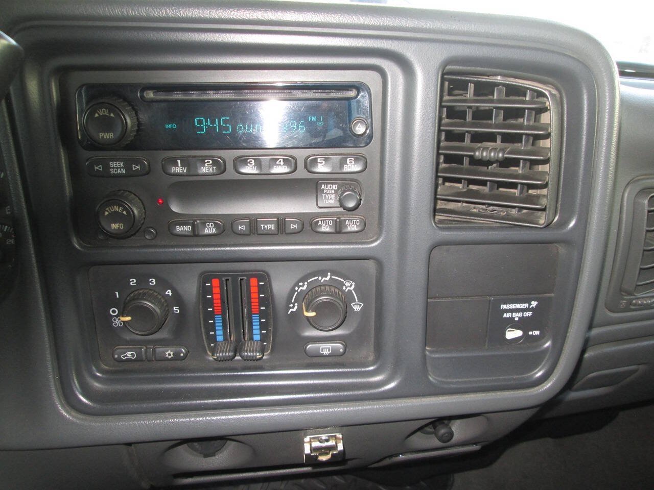Used 2007 Chevrolet Silverado 2500 LT AWD/4WD image 13