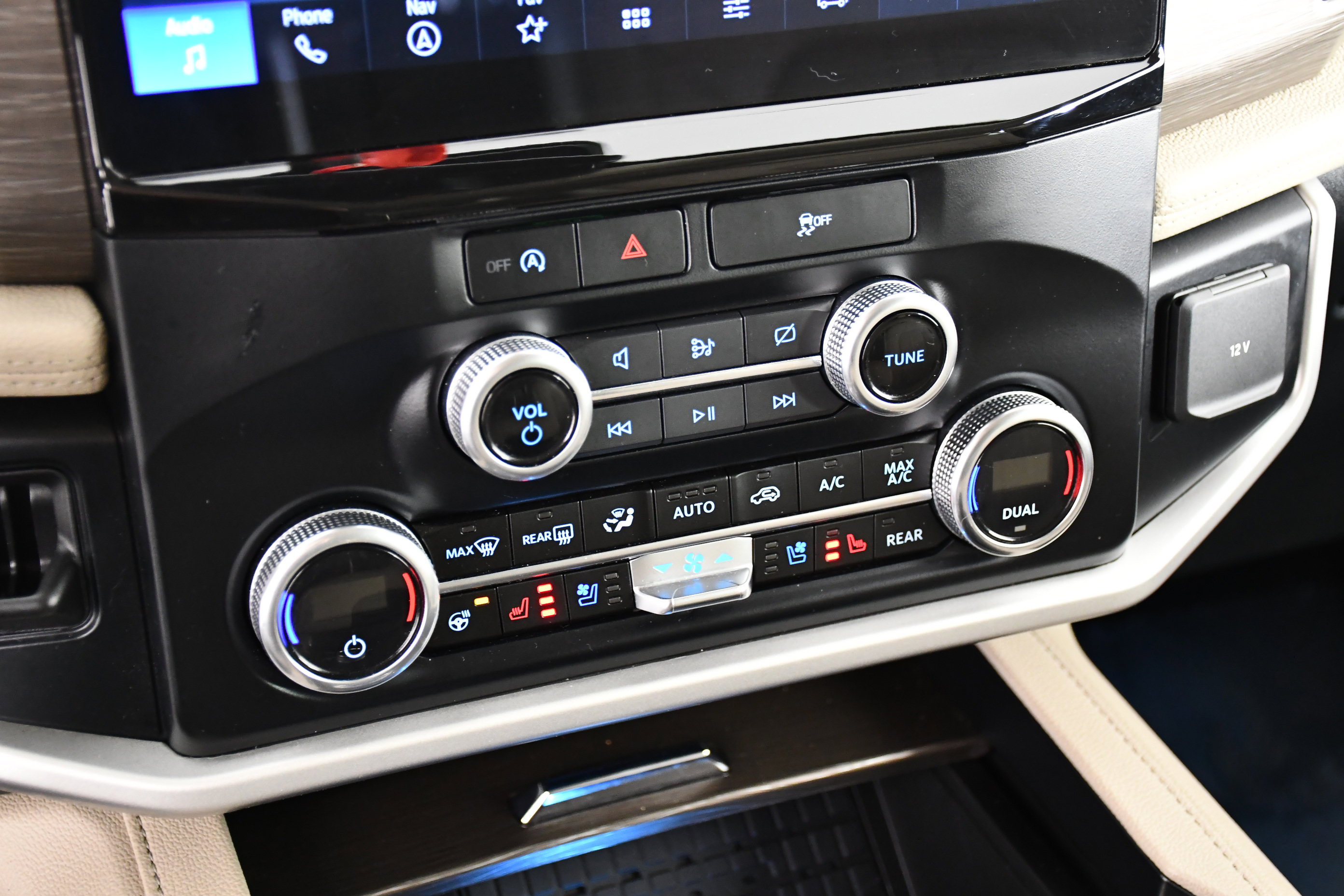 Used 2024 Ford Expedition Limited image 21