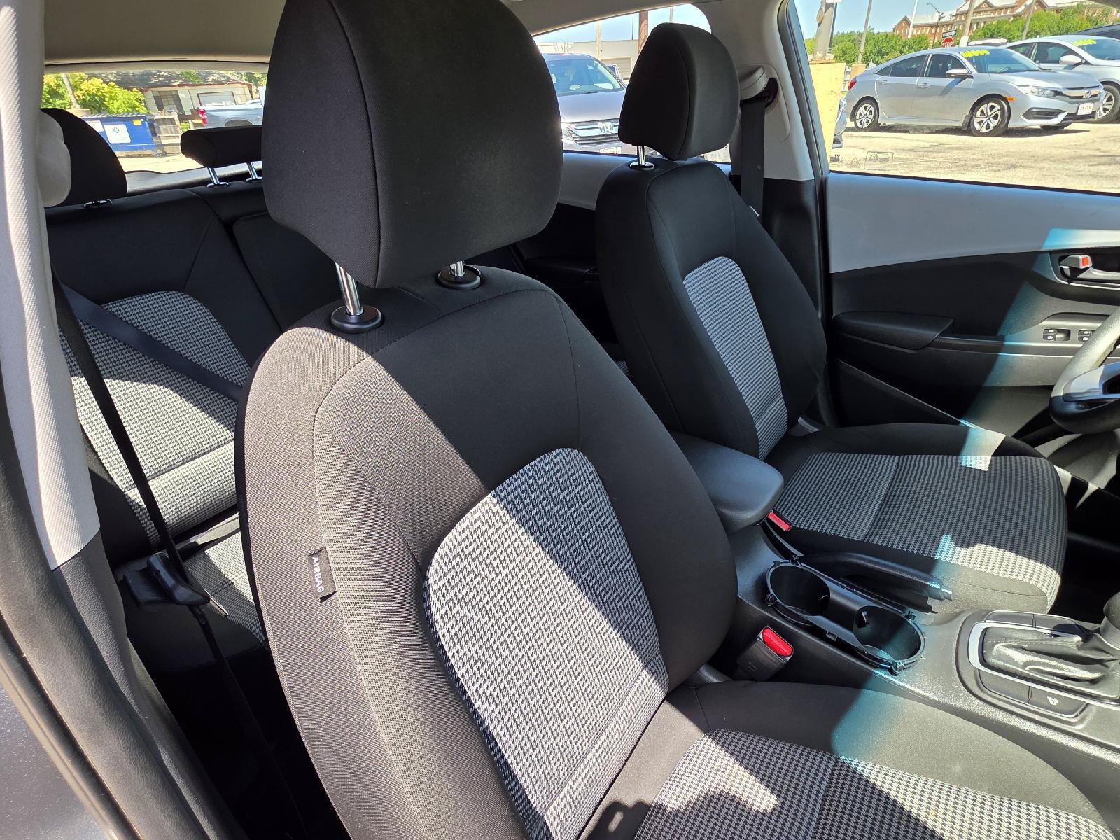 Used 2020 Hyundai Kona SE FWD image 25