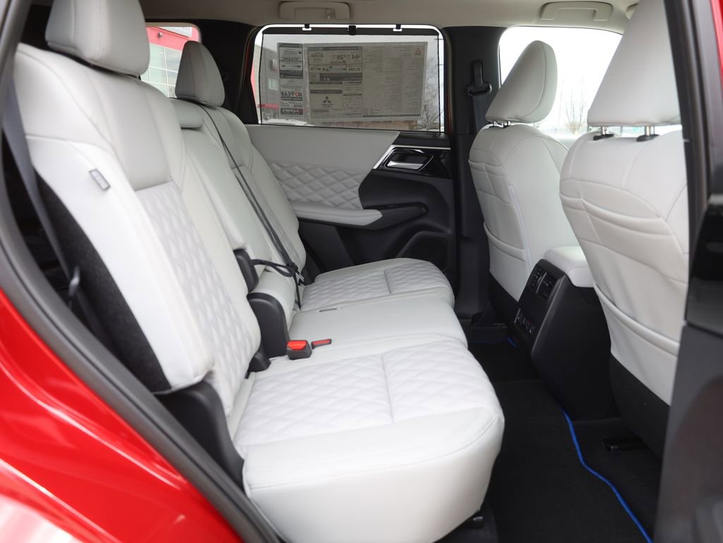New 2025 Mitsubishi Outlander SEL image 17
