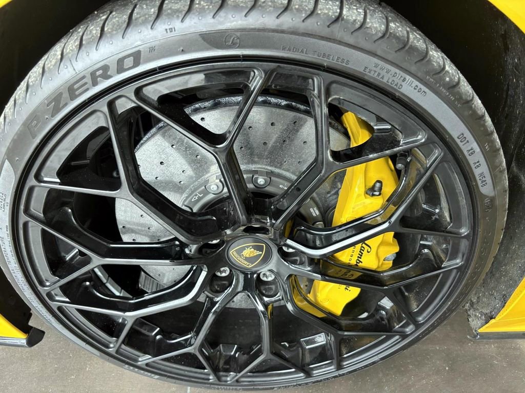 Used 2024 Lamborghini Huracan EVO image 47