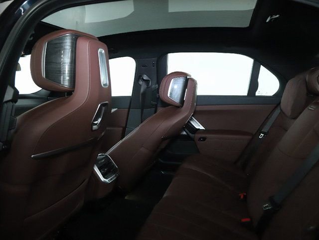 Certified 2023 BMW i7 xDrive60 image 17