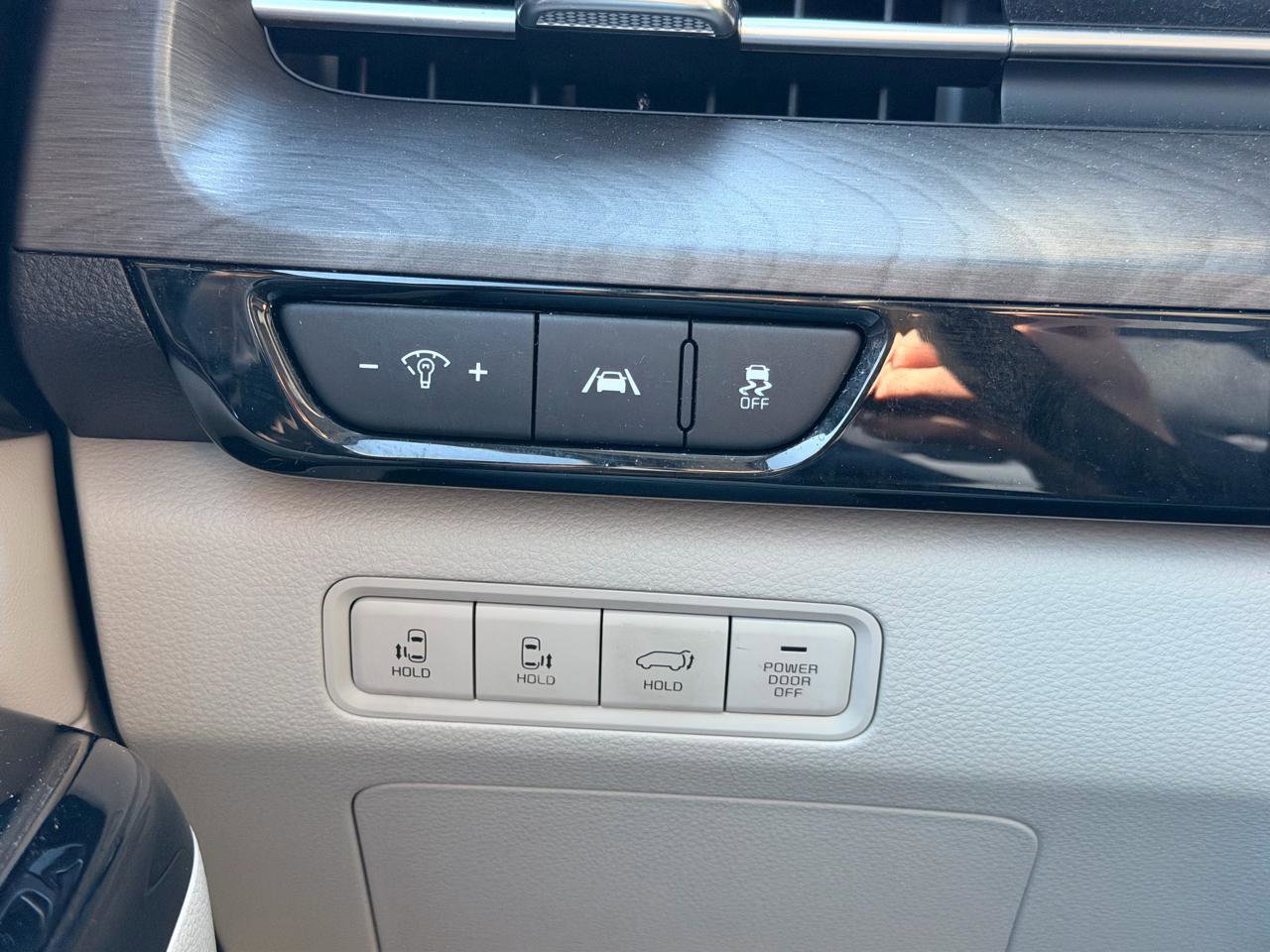 Used 2024 Kia Carnival EX image 37