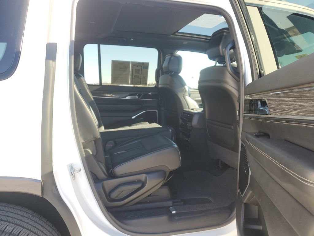 Used 2022 Jeep Wagoneer Series III w/ Premium Group I image 40