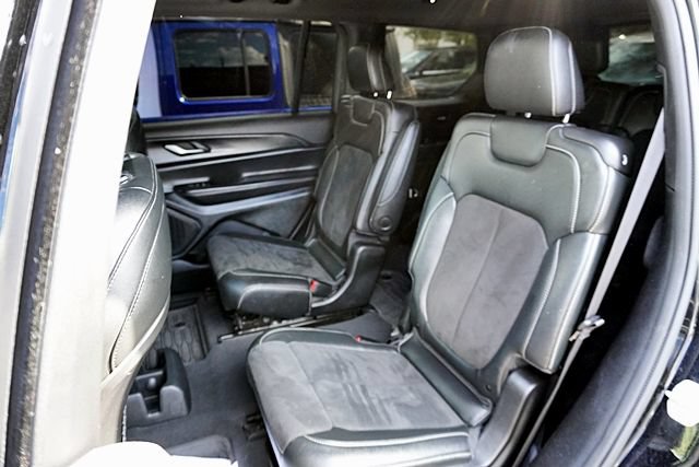 Used 2023 Jeep Grand Cherokee L Altitude AWD/4WD image 17