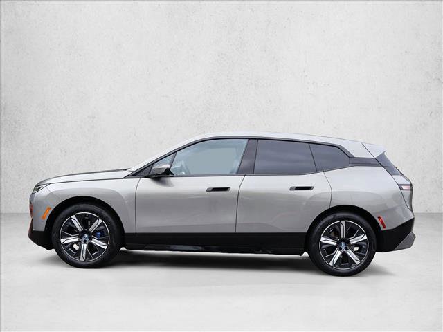 Used 2023 BMW iX xDrive50 w/ Sport Package AWD/4WD image 11