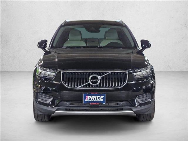Used 2019 Volvo XC40 T5 Momentum image 2