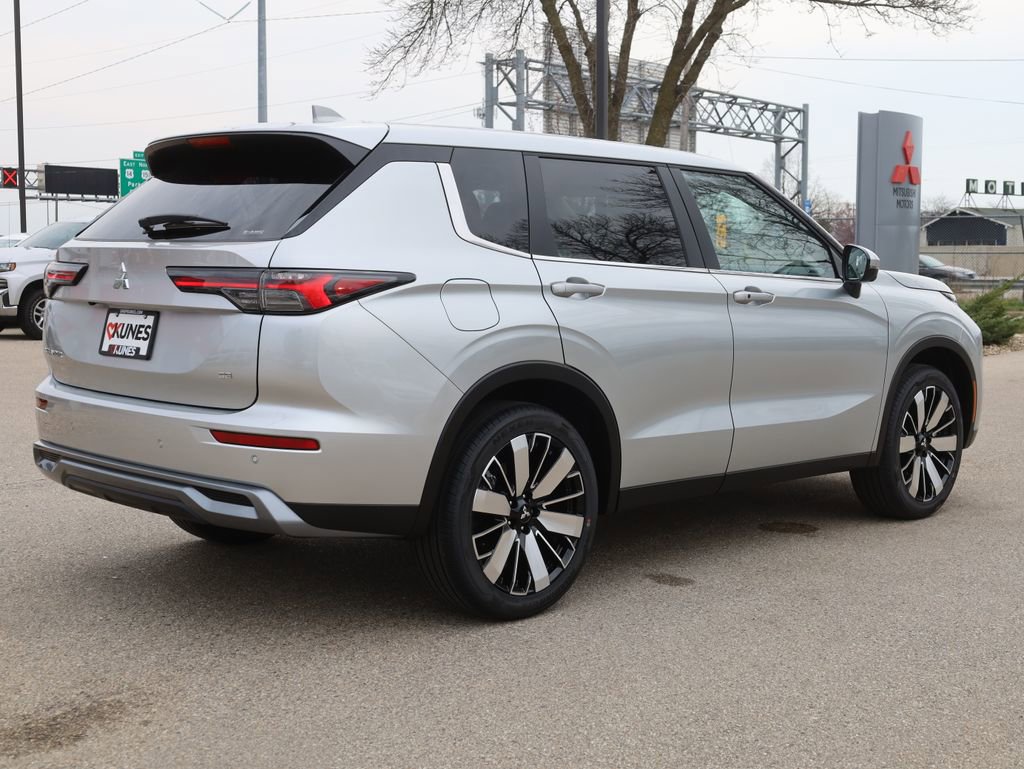 New 2025 Mitsubishi Outlander SE image 10