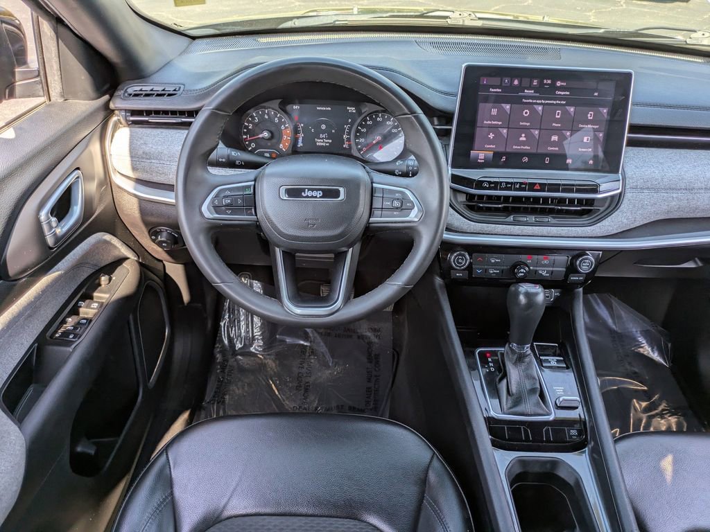 Used 2023 Jeep Compass Latitude image 15