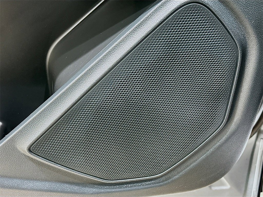 Used 2024 Ford Explorer XLT image 18