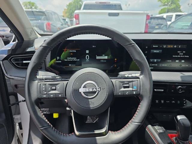Certified 2025 Nissan Kicks SR FWD image 18