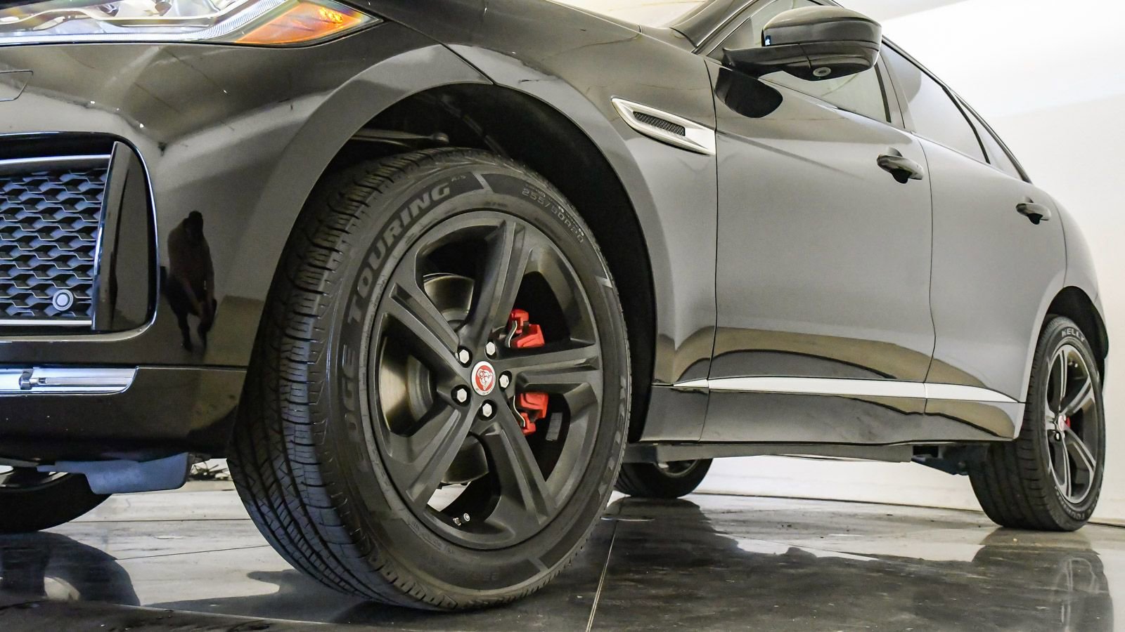 Used 2019 Jaguar F-PACE S image 10