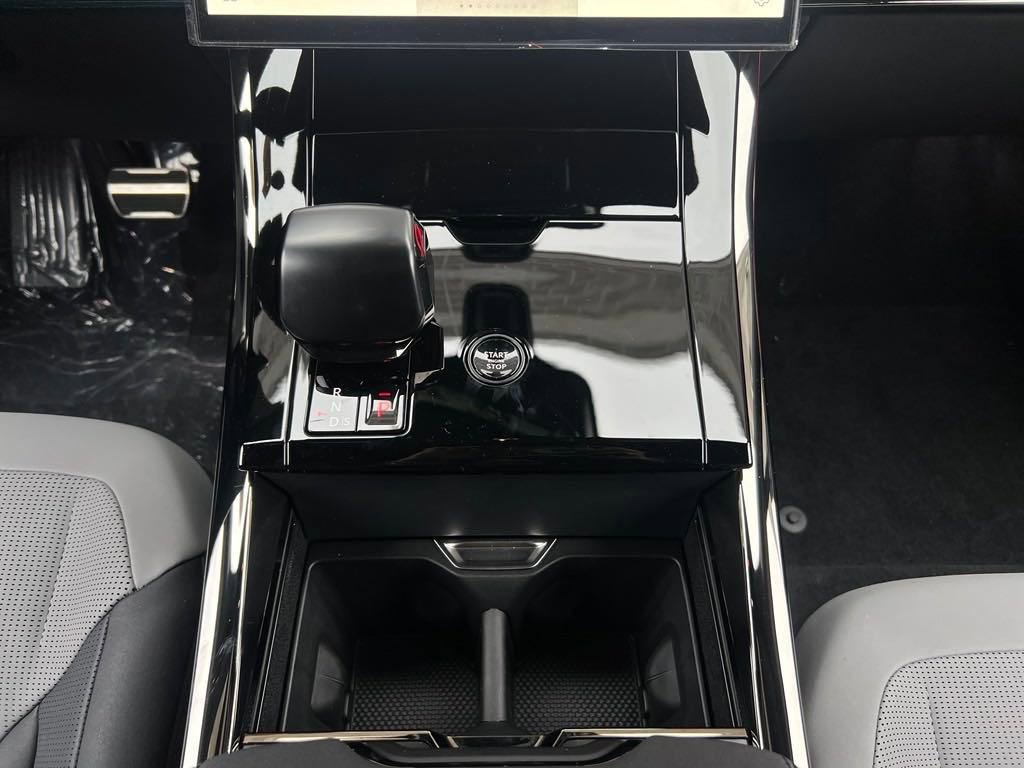 New 2025 Land Rover Range Rover Sport SV Edition Two image 24