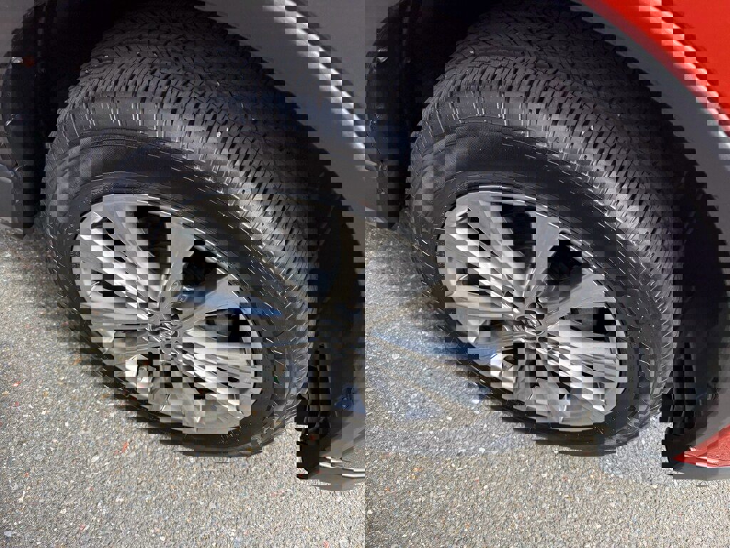 Used 2016 Toyota RAV4 Limited w/ Advanced Technology Package image 4