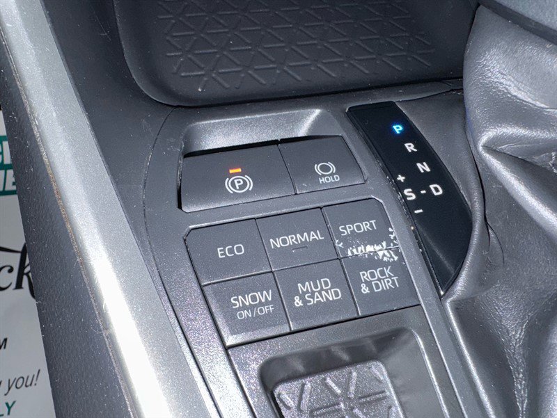 Used 2019 Toyota RAV4 LE w/ Carpet Mat Package AWD/4WD image 16