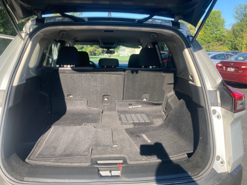 Used 2021 Nissan Rogue SV image 26