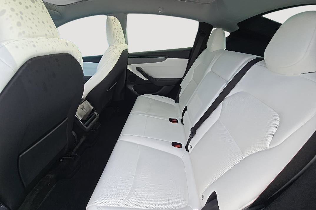 Used 2026 Tesla Model Y Long Range RWD image 5