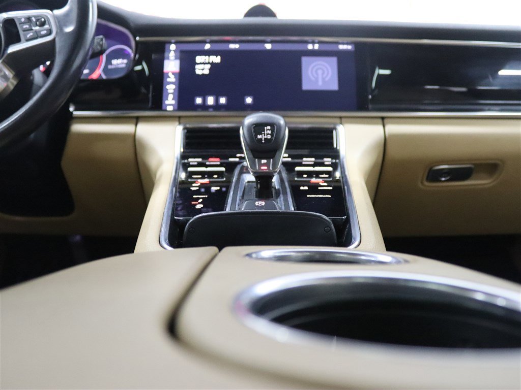 Used 2020 Porsche Panamera image 31