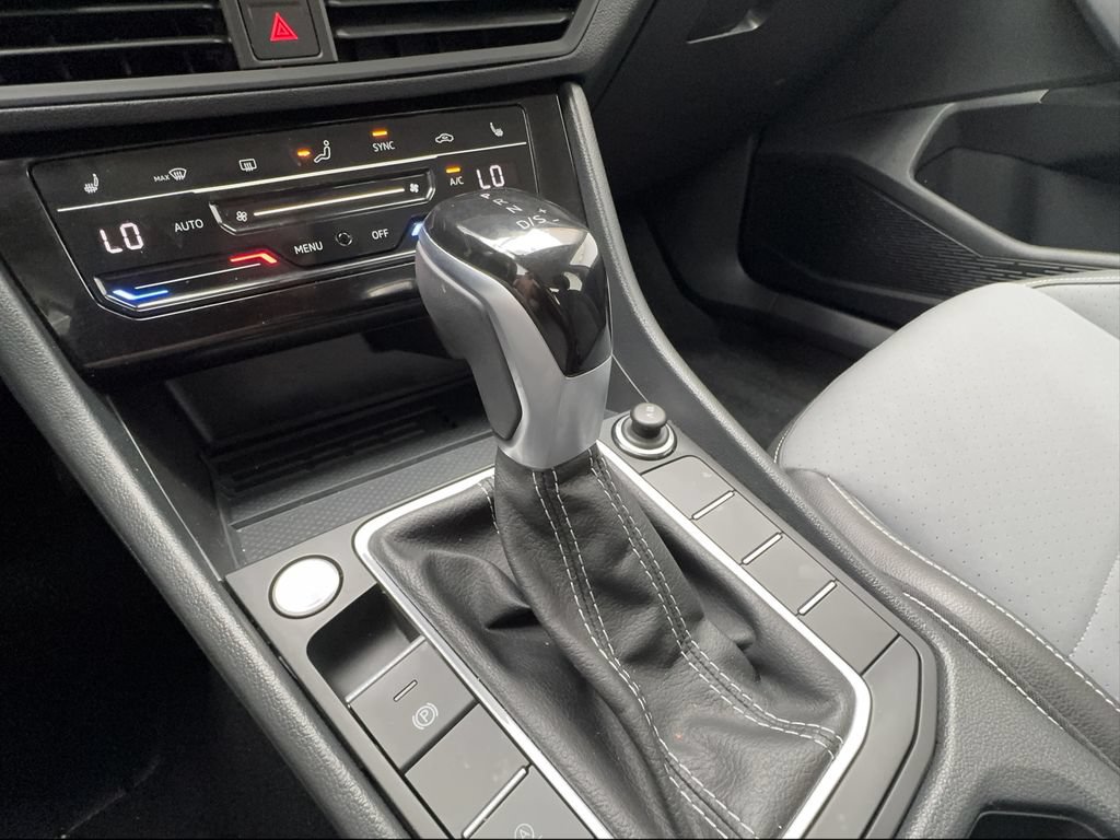 Used 2025 Volkswagen Jetta SE FWD image 41