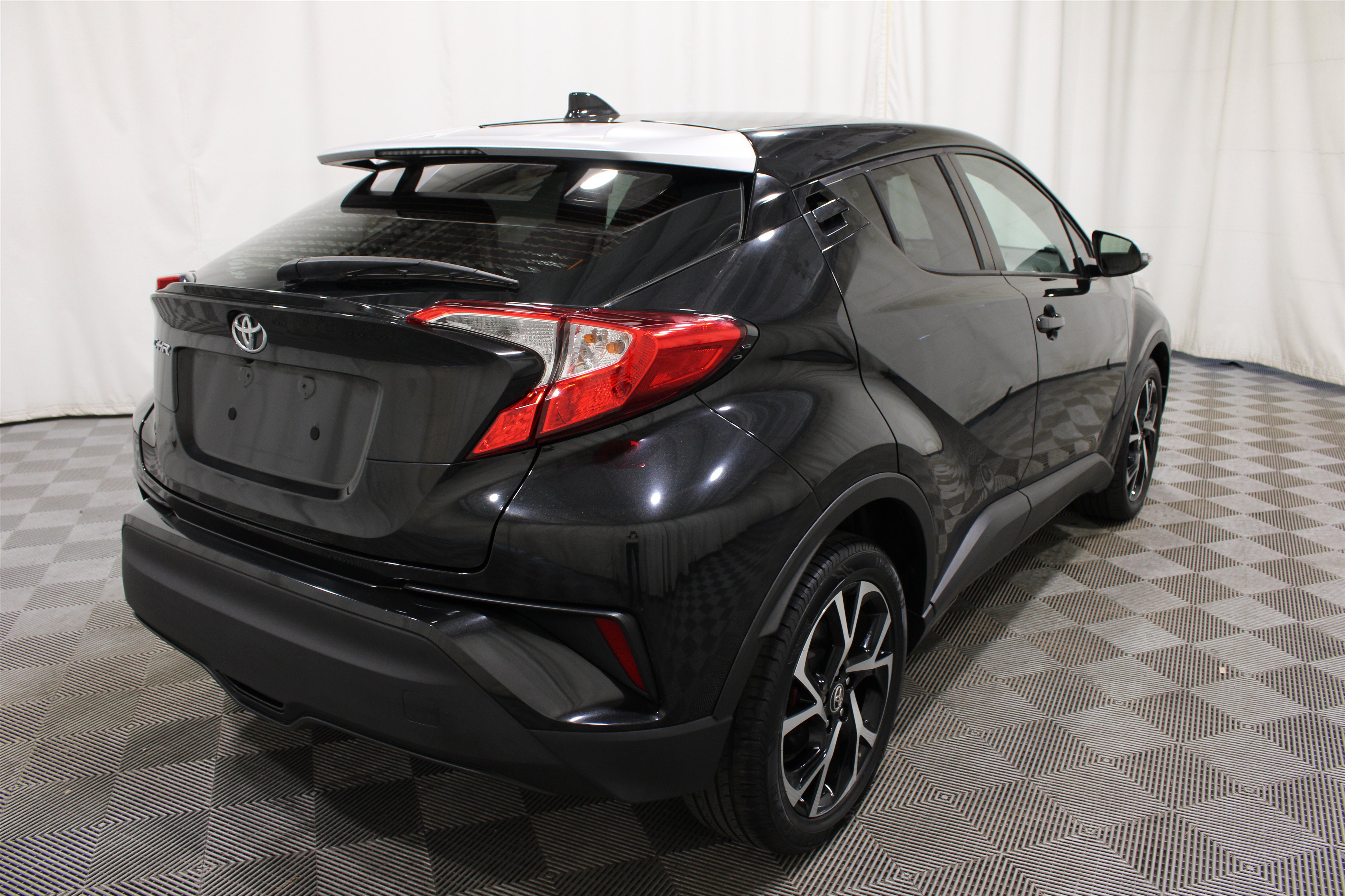 Used 2019 Toyota C-HR XLE FWD image 29