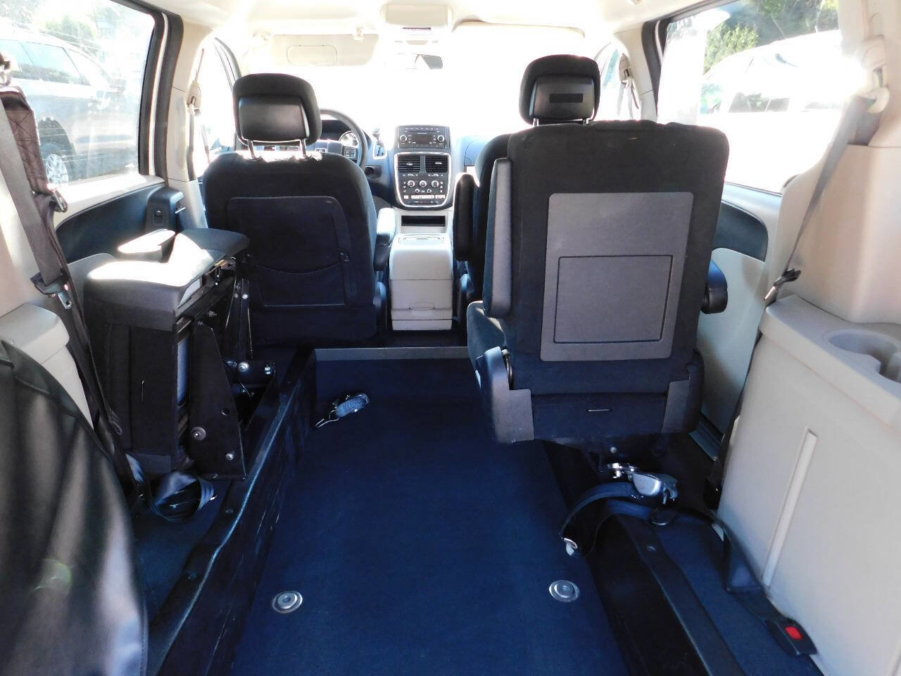 Used 2016 Dodge Grand Caravan SXT image 5