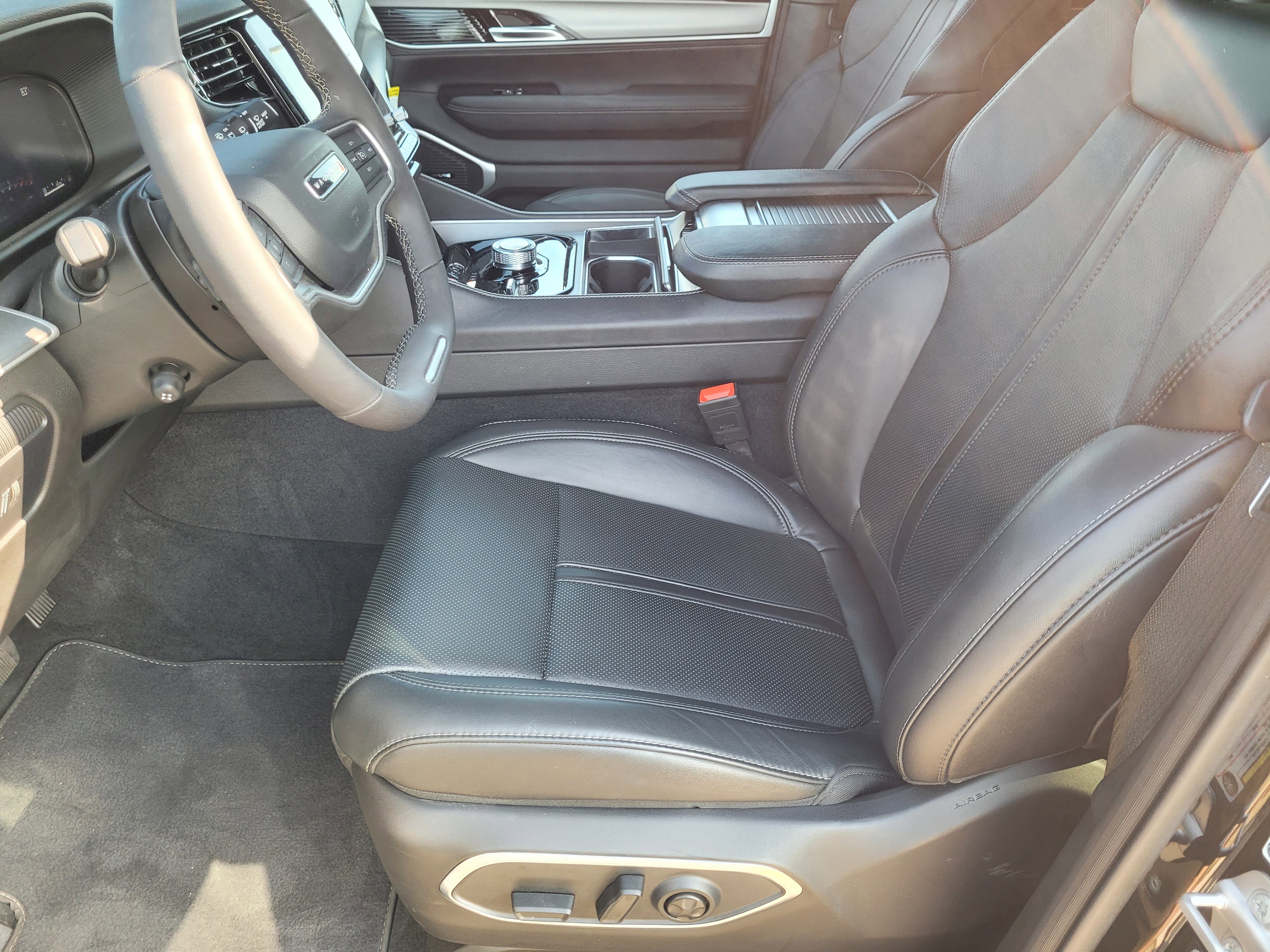 New 2025 Jeep Wagoneer 4WD w/ Convenience Group I image 7