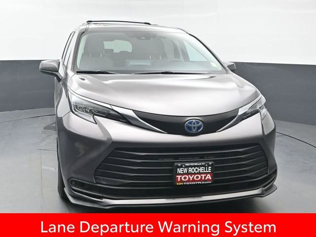 Certified 2024 Toyota Sienna LE w/ LE Plus Package image 10