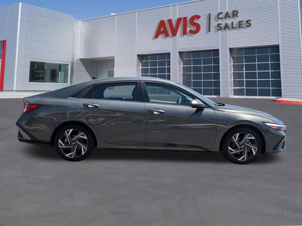 Used 2025 Hyundai Elantra SEL FWD image 5
