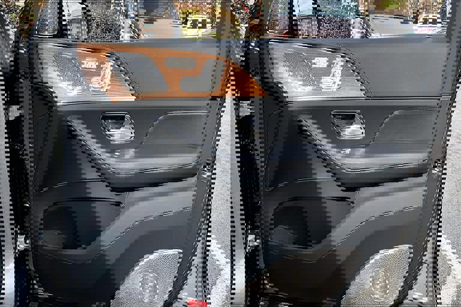 Used 2024 Mercedes-Benz Maybach GLS 600 4MATIC image 23