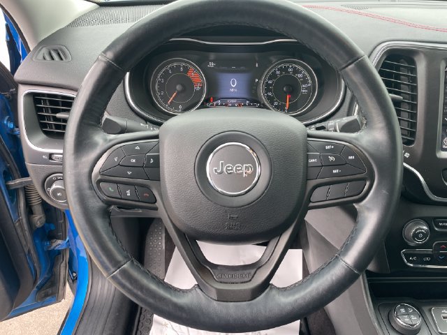 Used 2019 Jeep Cherokee Trailhawk w/ Cold Weather Group AWD/4WD image 25