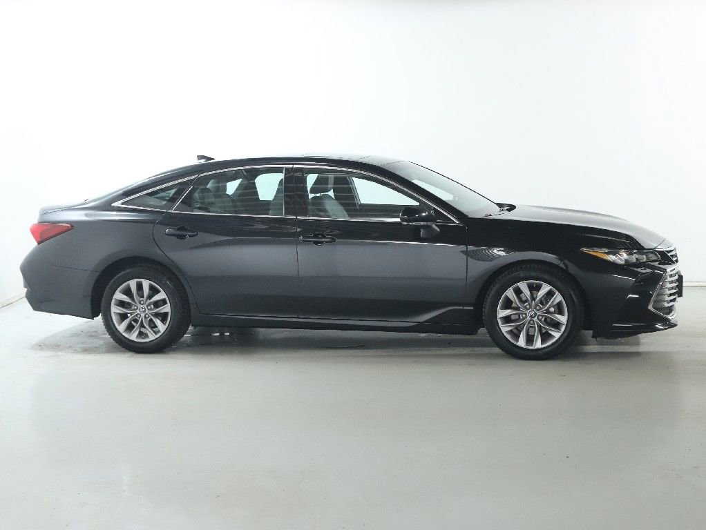 Used 2019 Toyota Avalon XLE w/ Moonroof Package image 11