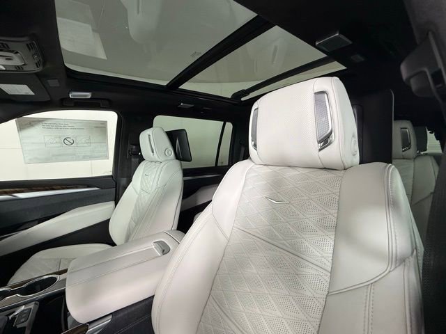 New 2026 Cadillac Escalade ESV Platinum Sport AWD/4WD image 14
